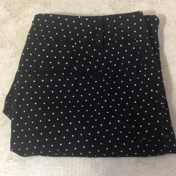 Rafaela Curvy Diamond Pattern Petite Capris 8P - Picture 2 of 8
